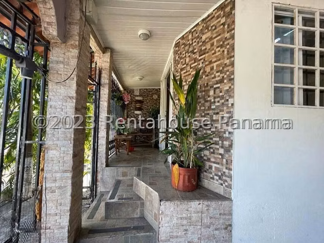 Venta de Casa en Brisas Del Golf La Arboleda KC