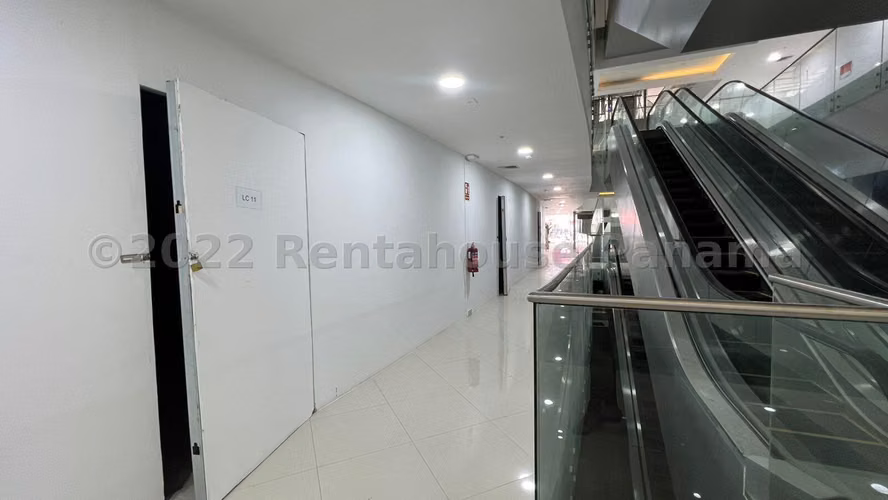 Venta de Local Comercial en Via España, Worldwide Plaza, (Solo Cliente Directo)