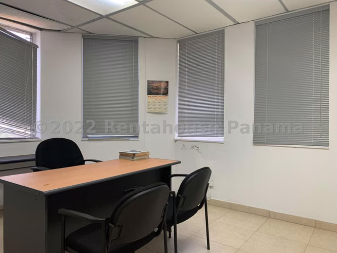 Venta de Oficina en Bellavista Edificio Universal EC