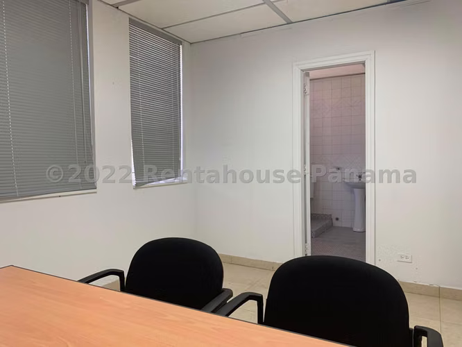 Venta de Oficina en Bellavista Edificio Universal EC