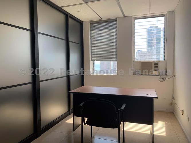 Venta de Oficina en Bellavista Edificio Universal EC