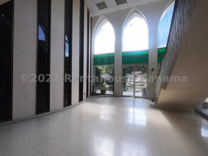 Venta de Oficina en Bellavista Edificio Universal EC