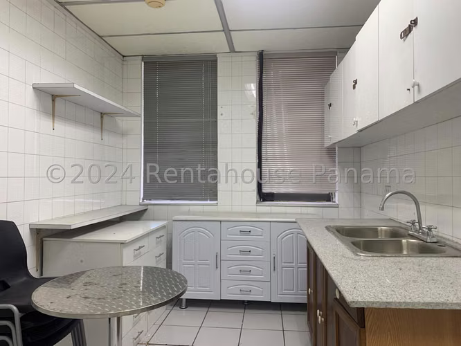 Venta de Oficina en Bellavista Edificio Universal EC