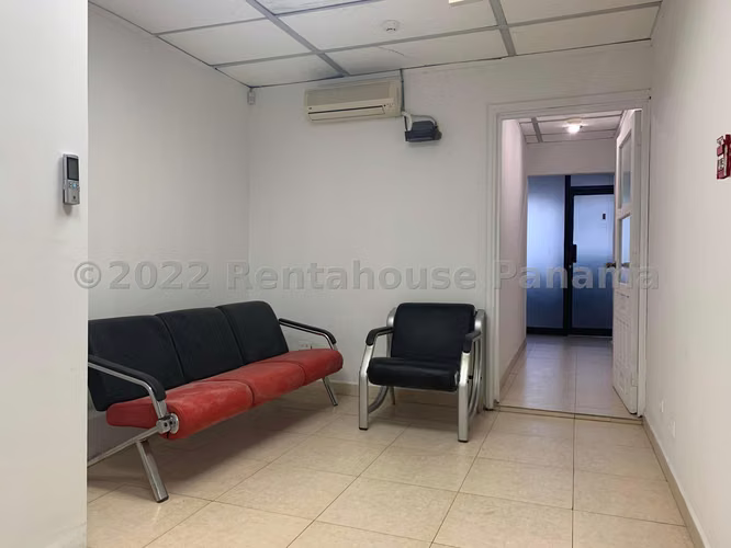Venta de Oficina en Bellavista Edificio Universal EC
