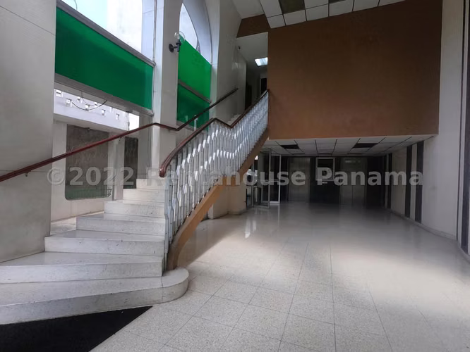 Venta de Oficina en Bellavista Edificio Universal EC
