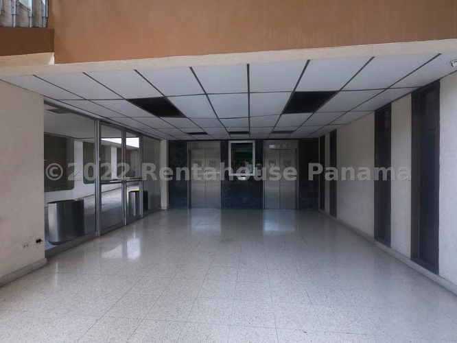 Venta de Oficina en Bellavista Edificio Universal EC