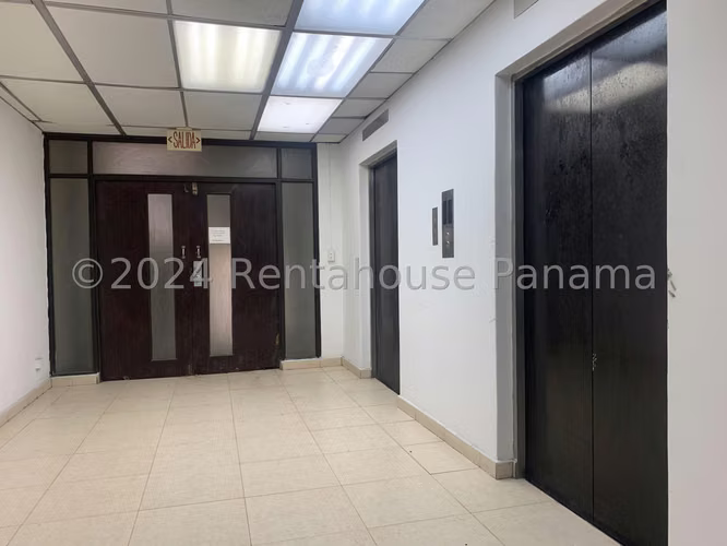 Venta de Oficina en Bellavista Edificio Universal EC