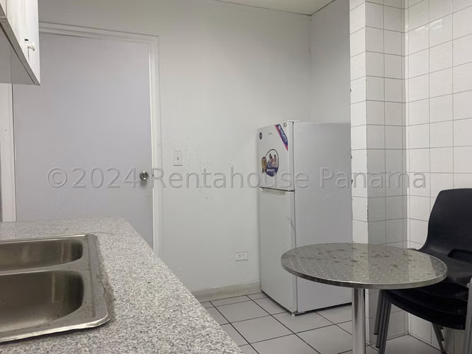 Venta de Oficina en Bellavista Edificio Universal EC