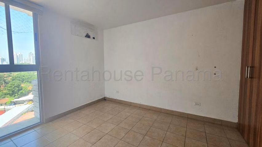 Apartamento en Venta en Parque Lefevre JG