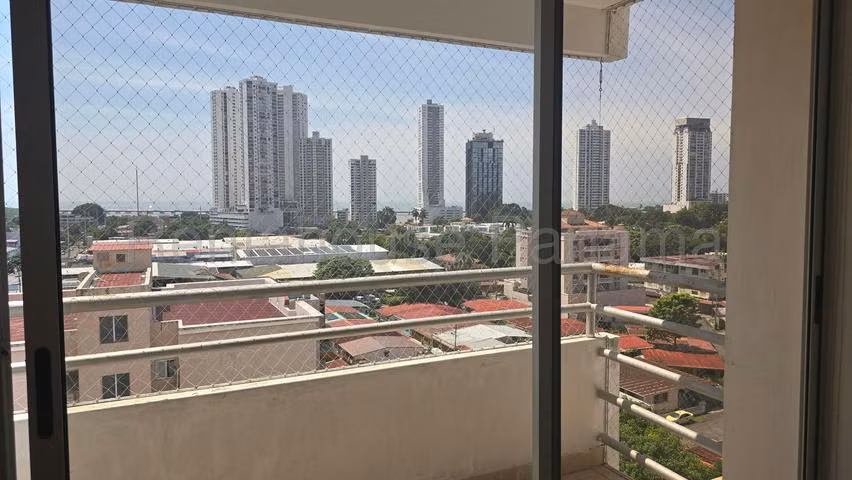 Apartamento en Venta en Parque Lefevre JG