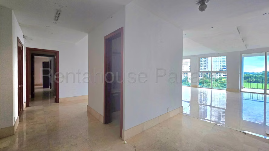 Venta de Apartamento Exclusivo en PH The Reserve, Santa María Golf 27-2098GG