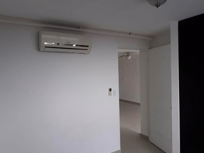 Alquilo apartamento en Vía España Parque Lefevre - Imagen 2