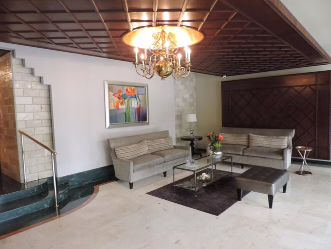 Venta de Apartamento de 231 m2 en PH Terranova, El Cangrejo 27-2050GG