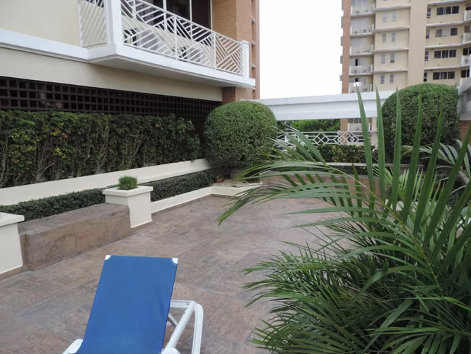 Venta de Apartamento de 231 m2 en PH Terranova, El Cangrejo 27-2050GG