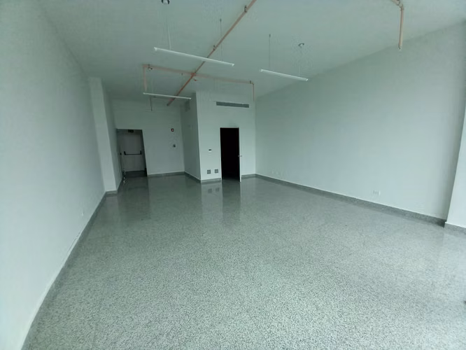Peninsula Center. Costa del Este. Oficina 75mts terminada $1100.00 - Imagen 6