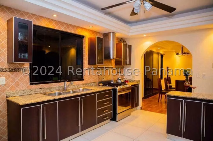 CASA EN VENTA EN BETANIA