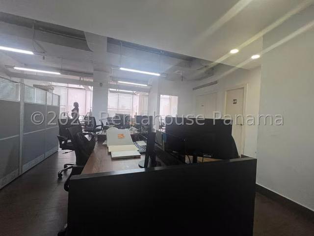 SALE OF COMMERCIAL SPACE IN AVENIDA BALBOA