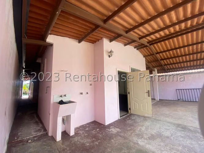 Venta de Casa en Brisas del Golf, Arraiján | 367.50 m² | Amplios Espacios