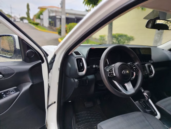 KIA SONET 2022 AUTOMÁTICA NEGOCIABLE - Imagen 5