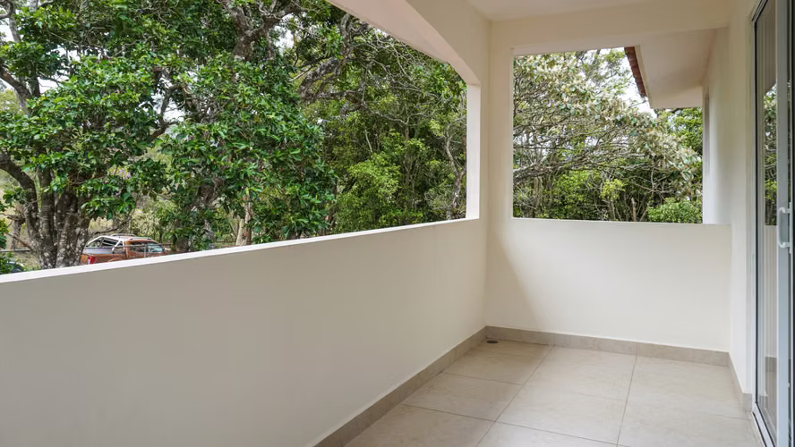 Casa Moderna y Luminosa de Tres Niveles en Venta en El Valle
