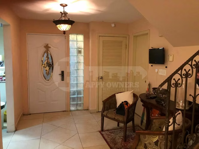 Venta de Casa Amoblada en Villas de Howard. MY