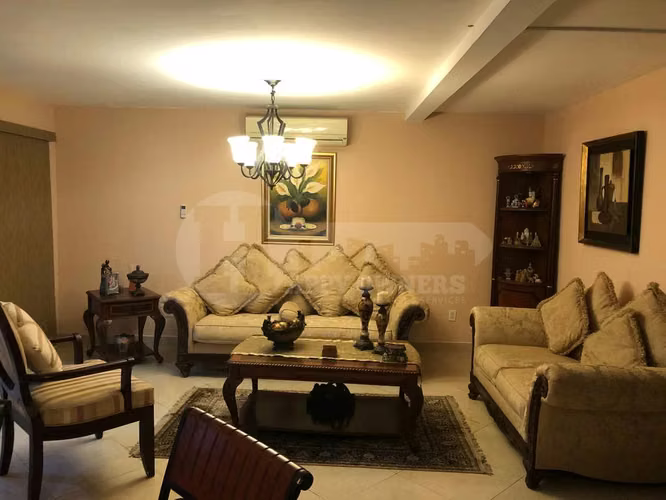 Venta de Casa Amoblada en Villas de Howard. MY
