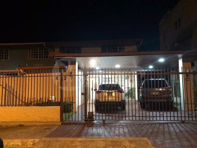 Venta de Casa Amoblada en Villas de Howard. MY