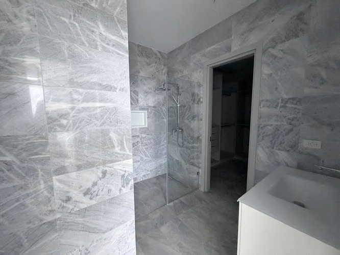 VENDO PENTHOUSE EN SANTA MARIA PARA ESTRENAR 251M2