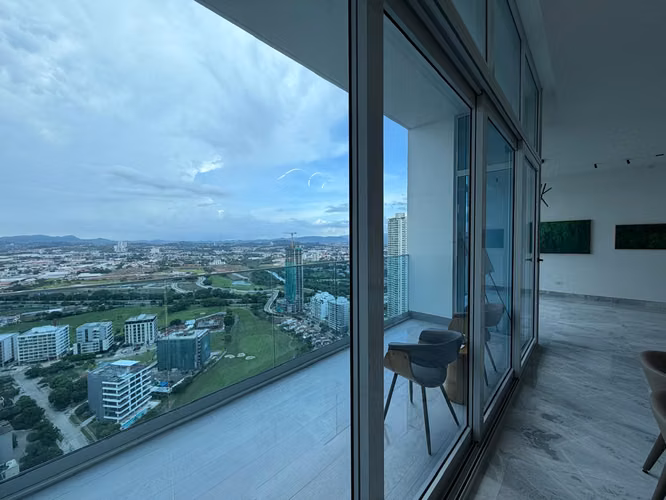 VENDO PENTHOUSE EN SANTA MARIA 253M2