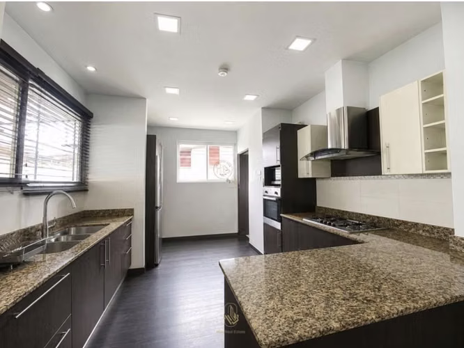 ¡Vive la casa de tus sueños! Hermosa casa en alquiler, amplia, moderna y lista para disfrutar. - Imagen 16
