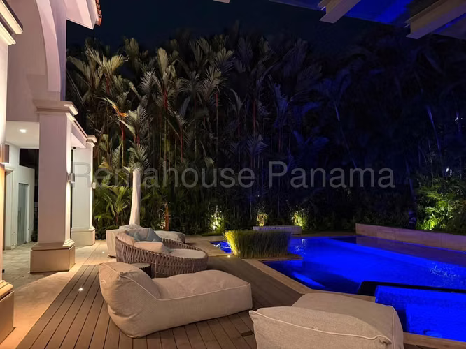 ALQUILO Casa de Lujo con Piscina  en Fairway Santa Maria 733m2 - Imagen 4