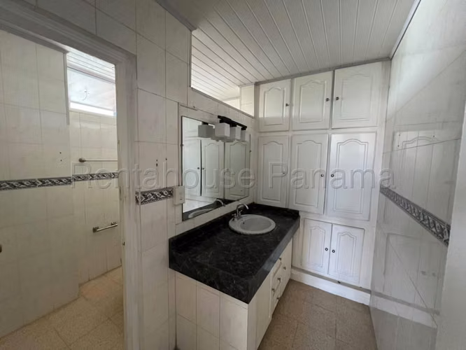 Se Vende Apartamento en El Cangrejo DPA27-2161