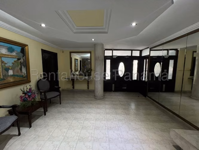 Se Vende Apartamento en El Cangrejo DPA27-2161