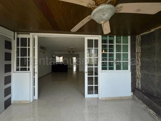 Se Vende Apartamento en El Cangrejo DPA27-2161