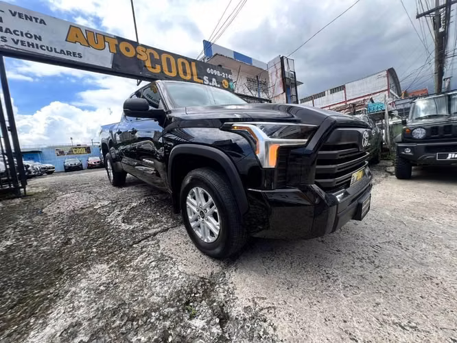 TUNDRA MODELO SR5 AÑO 2023 AUTOMATICA 4X4 CON SOLO (78 klm) COMO NUEVA