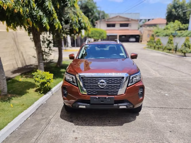 NISSAN NP AUTOMÁTICA 4X4 NEGOCIABLE