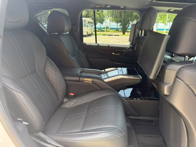 2023 LEXUS LX600 ULTRA LUXURY - Imagen 7