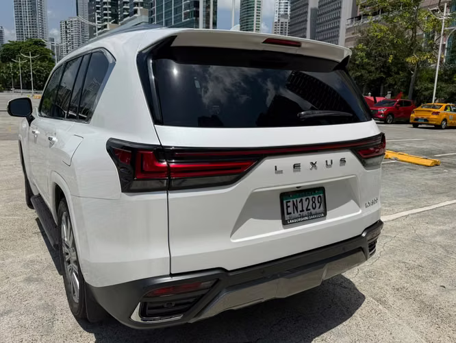 2023 LEXUS LX600 ULTRA LUXURY - Imagen 4