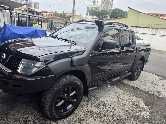 NISSAN NAVARA 2013 AUTOMATICA 4 X 4 UNICO DUENO