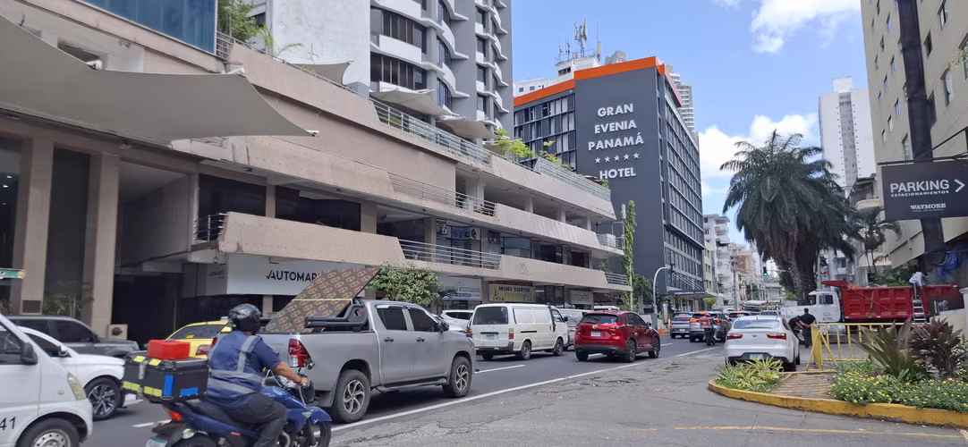ALQUILER LOCAL COMERCIAL EN EL CANGREJO PLANTA ALTA - Imagen 16