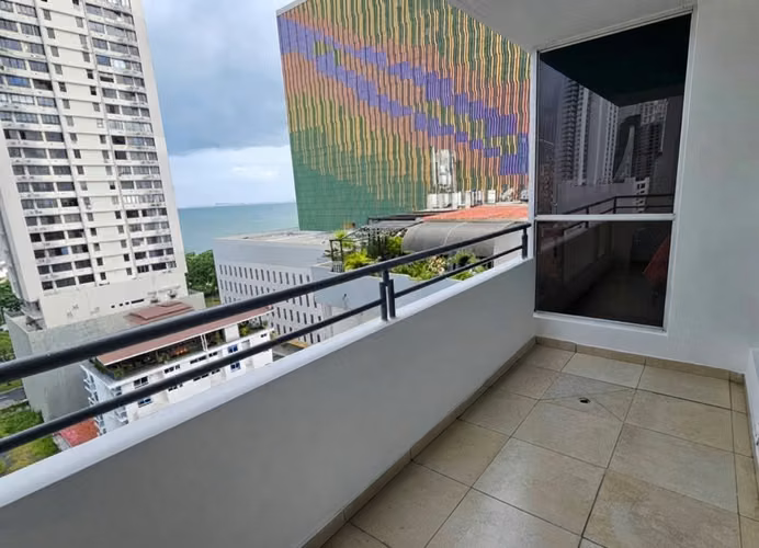 . Apartamento en Bella vista Cerca de Avenida balboa Balcón Con Vista al mar - Imagen 19