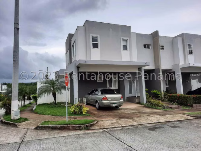 House for sale in Brisas Del Golf LC24-3119