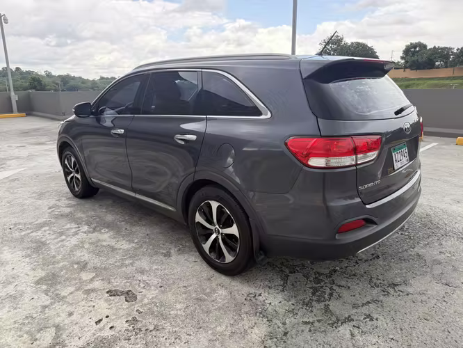 Vendo KIA Sorento 2017 - Imagen 4