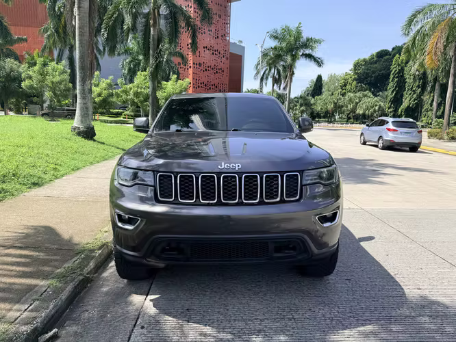 Jeep Grand Cherokee Laredo 4x4, año 2018, comprado en Panamá. - Imagen 3
