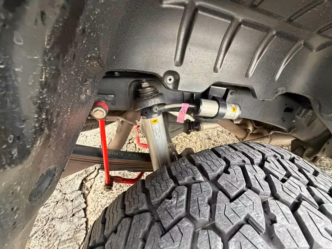 TOYOTA TUNDRA TRD V8 AÑO 2016 AUTOMÁTICO  UNICO DUEÑO 2 LLAVES MAS DE 30K EN ACCESORIOS