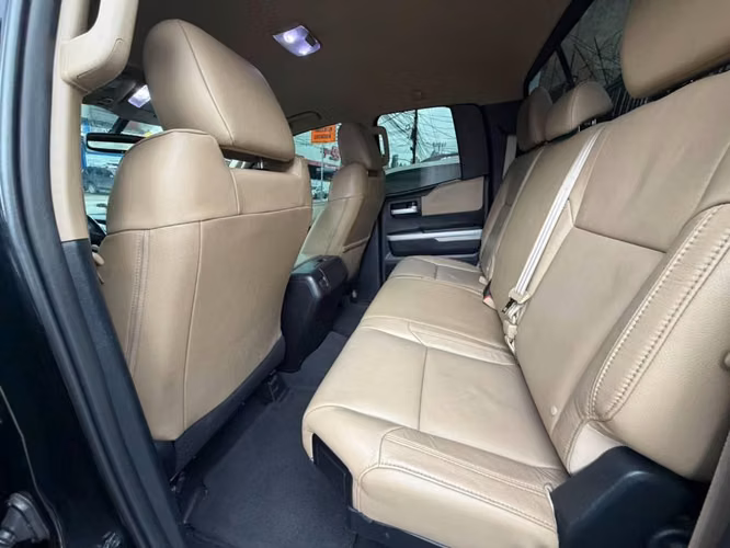 TOYOTA TUNDRA TRD V8 AÑO 2016 AUTOMÁTICO  UNICO DUEÑO 2 LLAVES MAS DE 30K EN ACCESORIOS