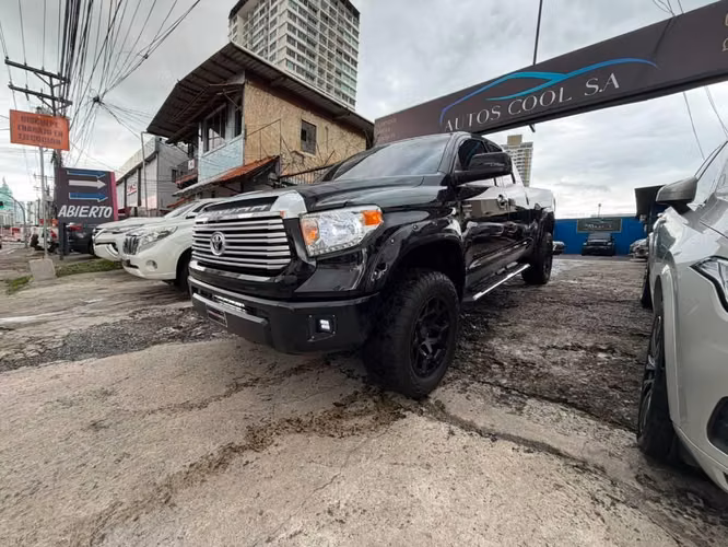 TOYOTA TUNDRA TRD V8 AÑO 2016 AUTOMÁTICO  UNICO DUEÑO 2 LLAVES MAS DE 30K EN ACCESORIOS