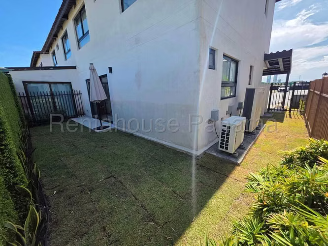 Se Vende Casa en Costa Sur MDV27-2169