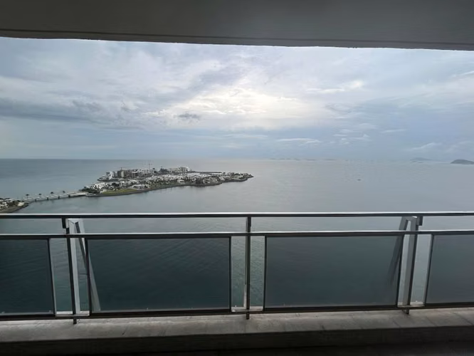 Se vende apartamento en Paitilla / frente de mar / 290 m2, 3 rec, 3.5 baños , den, balcón - Imagen 2