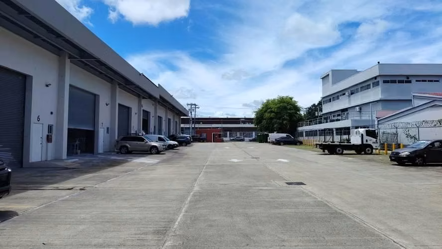 Warehouse rental with three-phase electricity